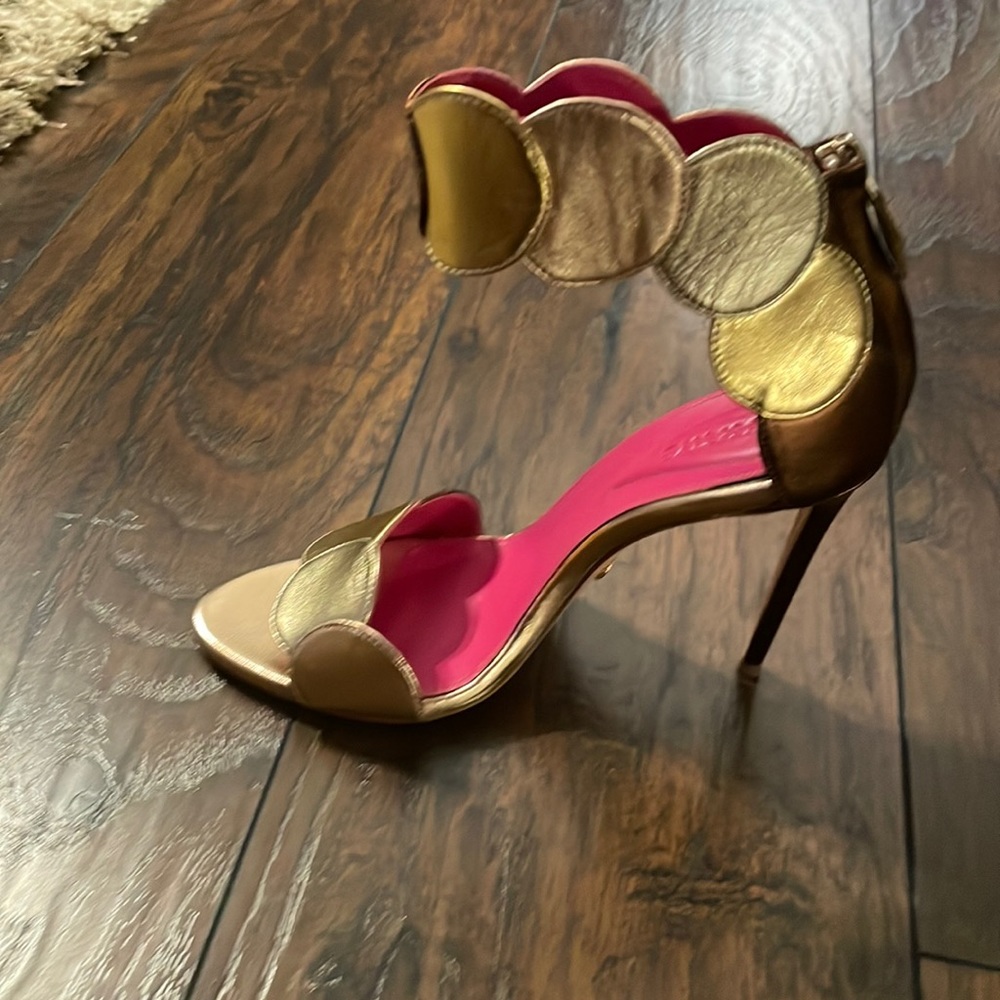 Metallic brown and gold Oscar Tiye